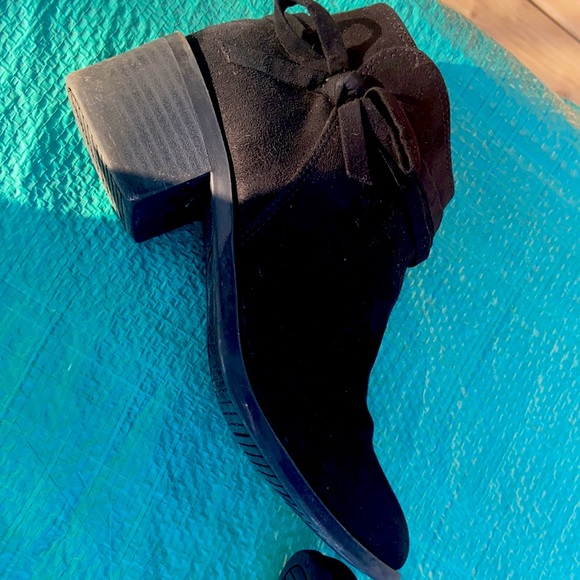 Shoes - Picture 4 of 5